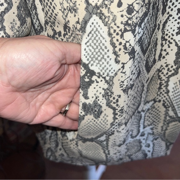 The Limited Women's Size XS Open Front Lightweight 3/4 Sleeve Cardigan NWT - Picture 5 of 11